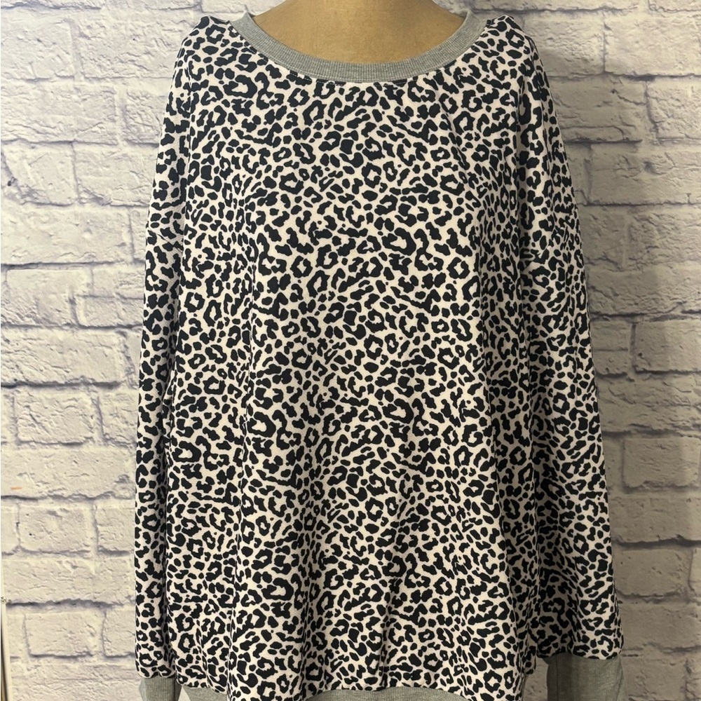 SHEIN Black and White Leopard Print Sweatshirt